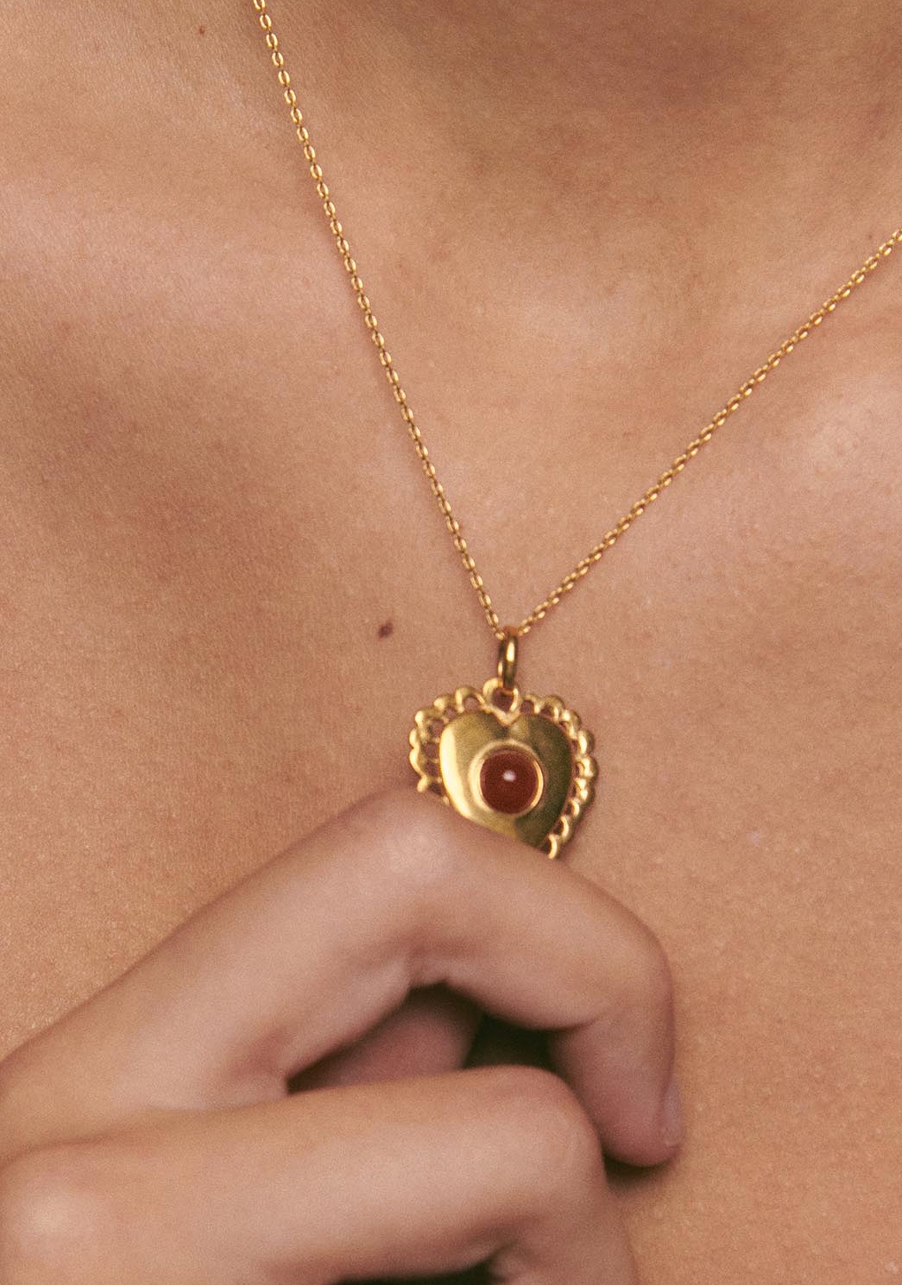 Carazon Charm Necklace_Gold