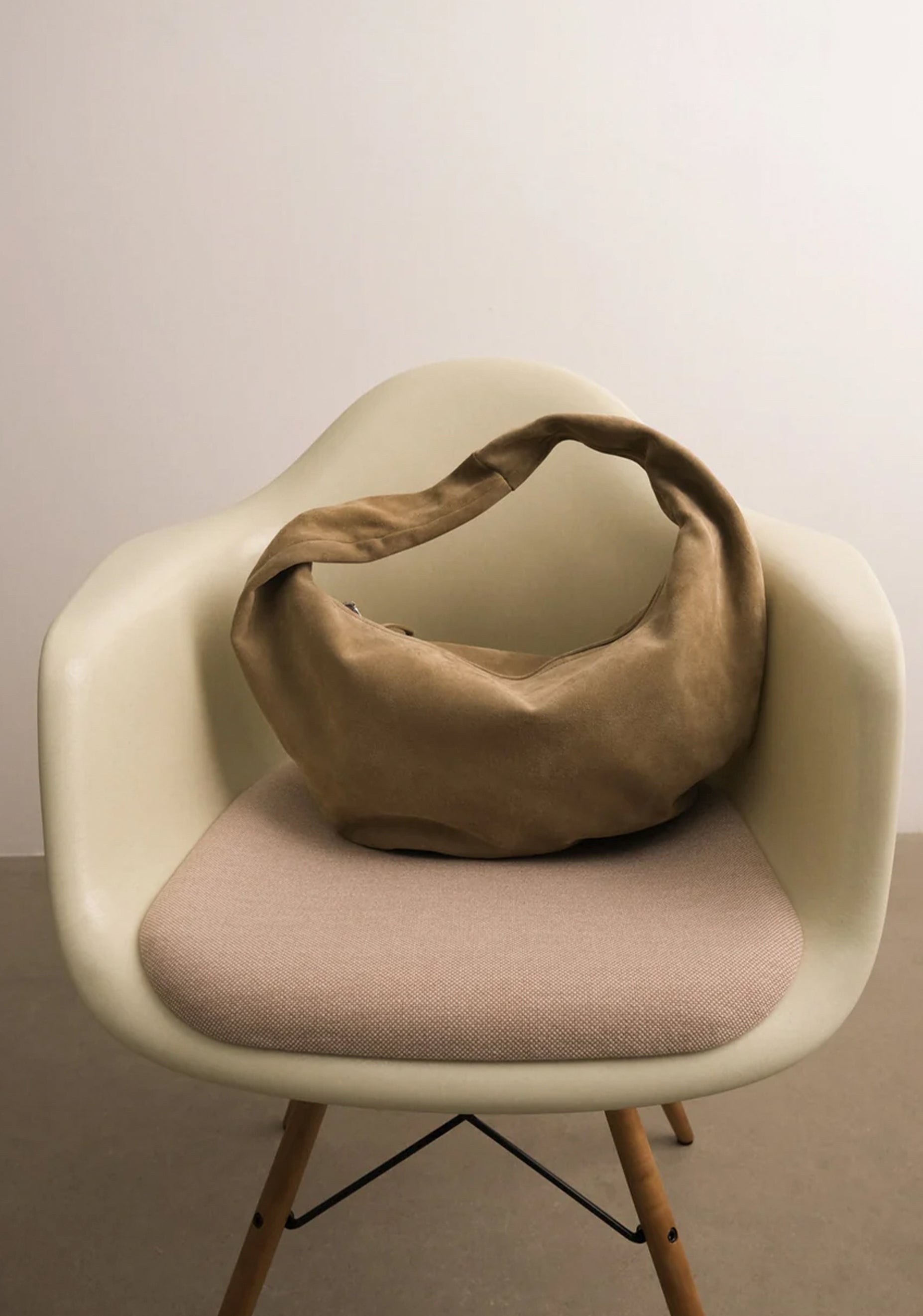 Alva Suede Shoulder Bag_Sand