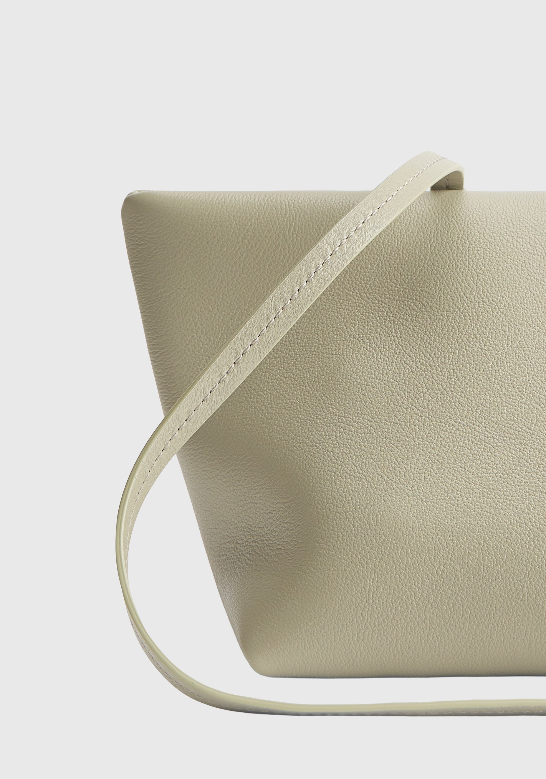 Boulevard Sling Leather Bag_Cream