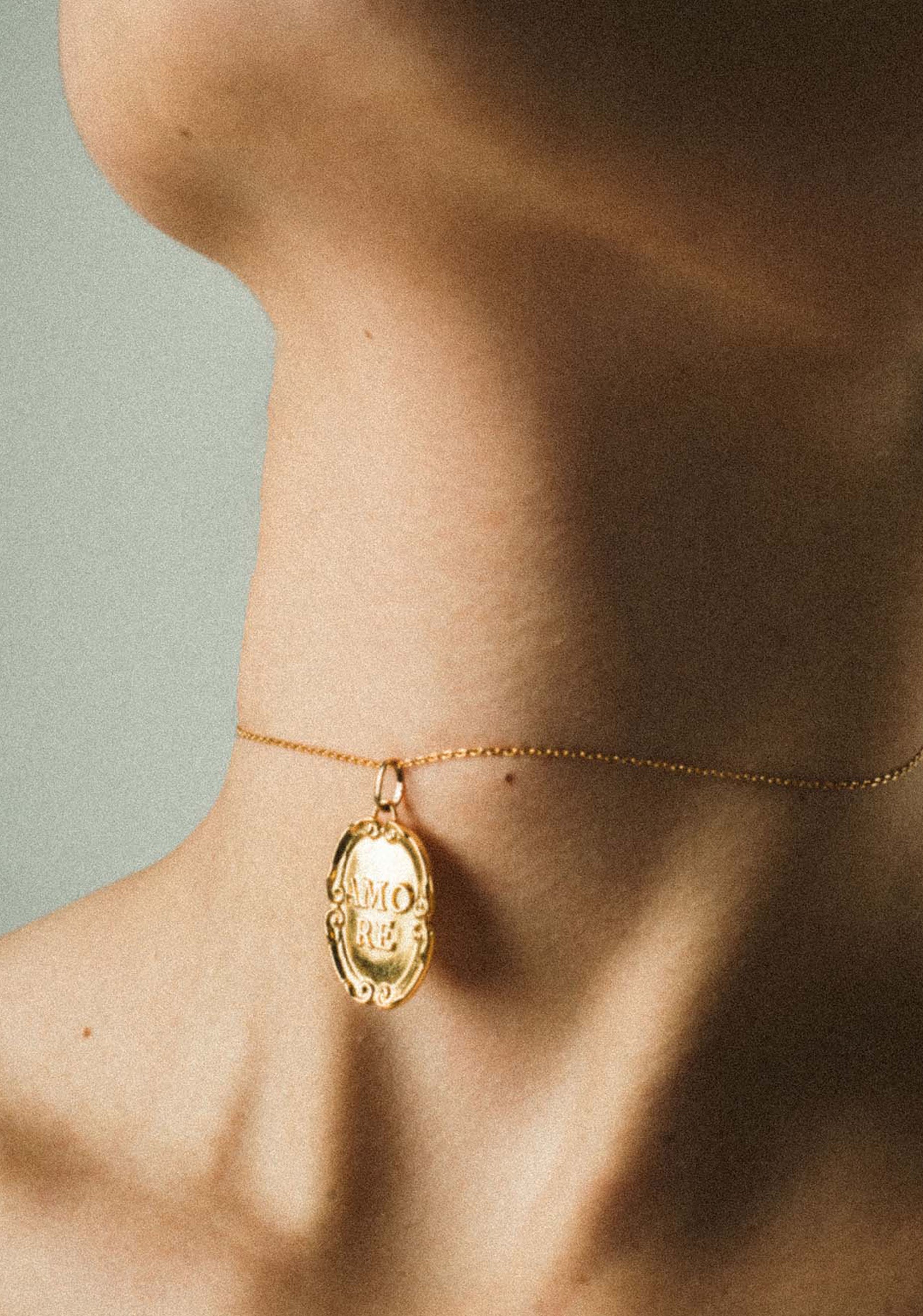 Amore Charm Necklace_Gold