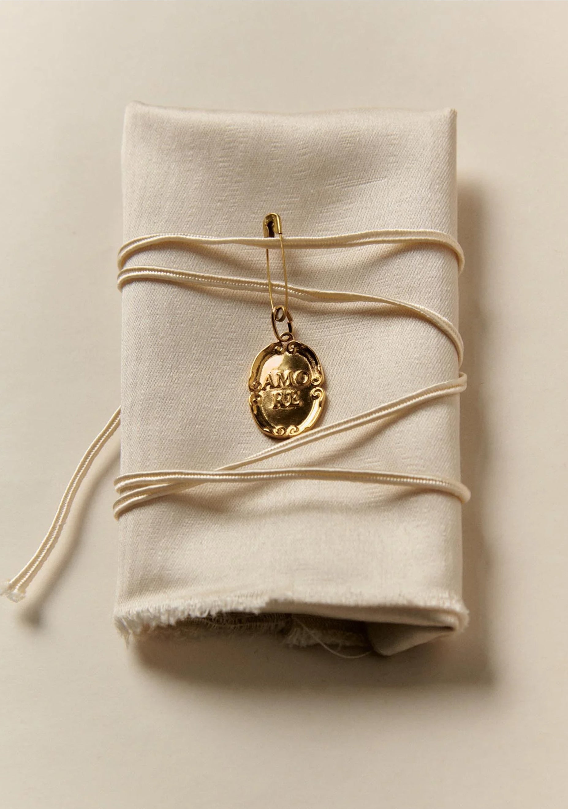Amore Charm Necklace_Gold