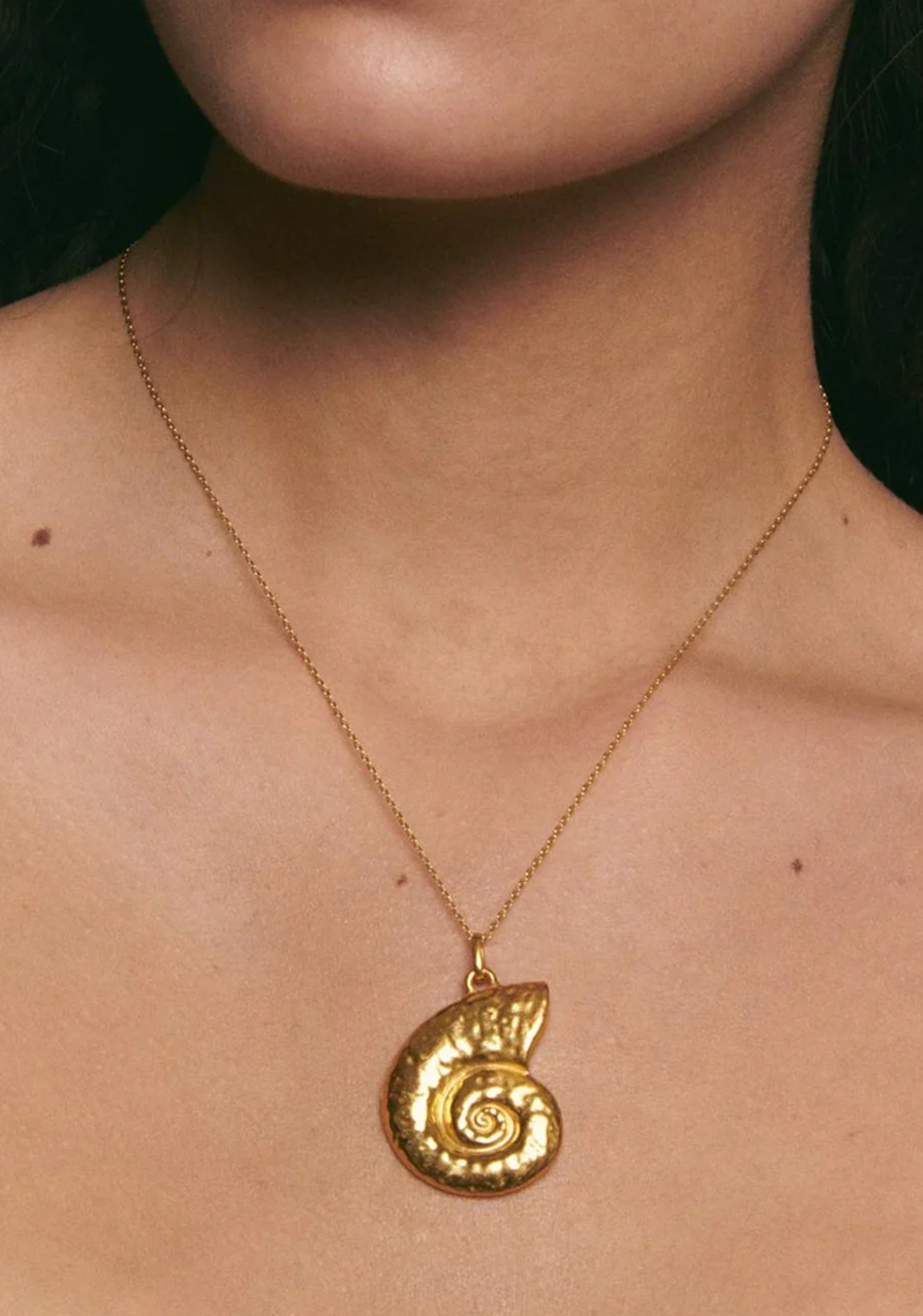 Caracola Charm Necklace_Gold