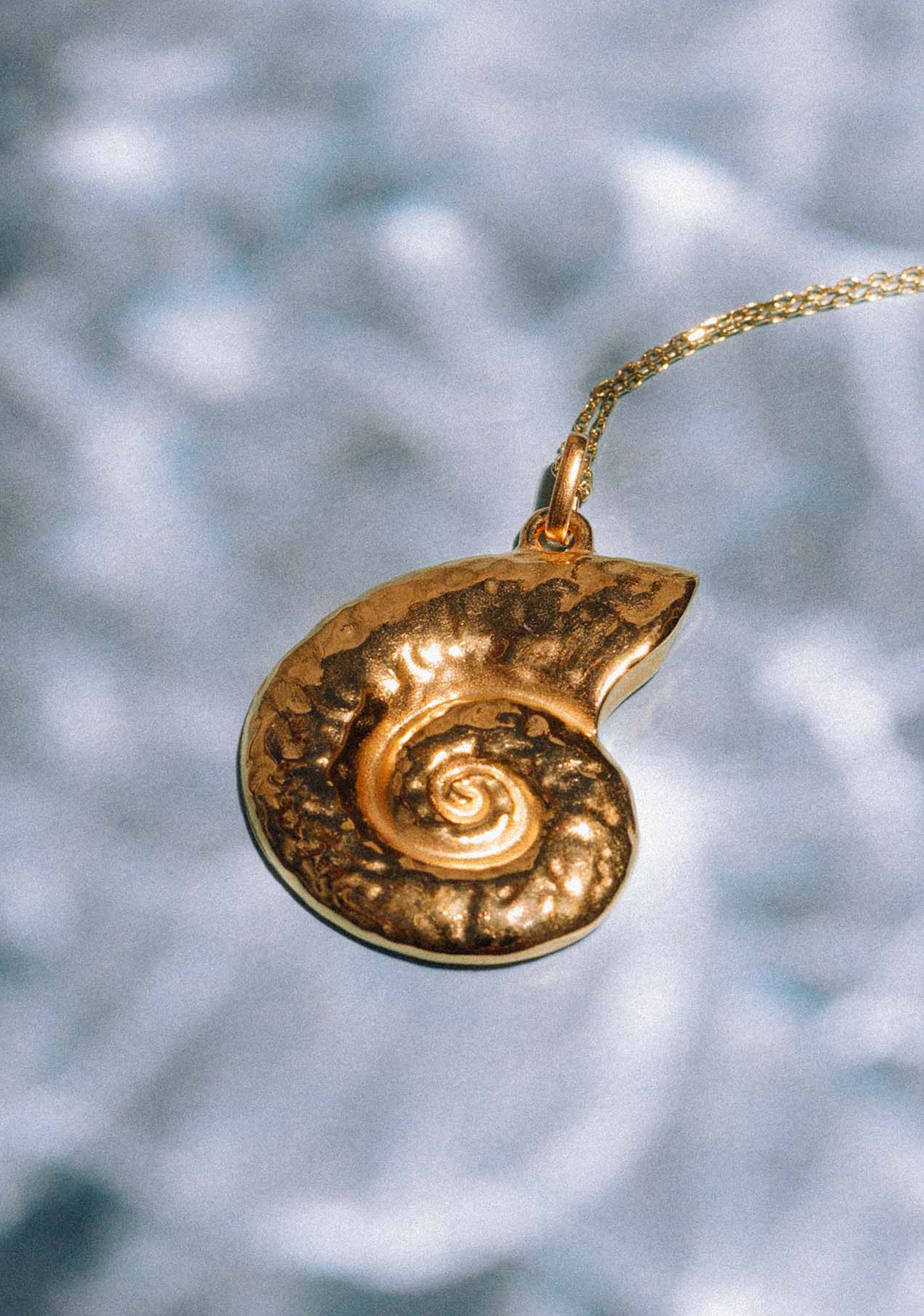 Caracola Charm Necklace_Gold