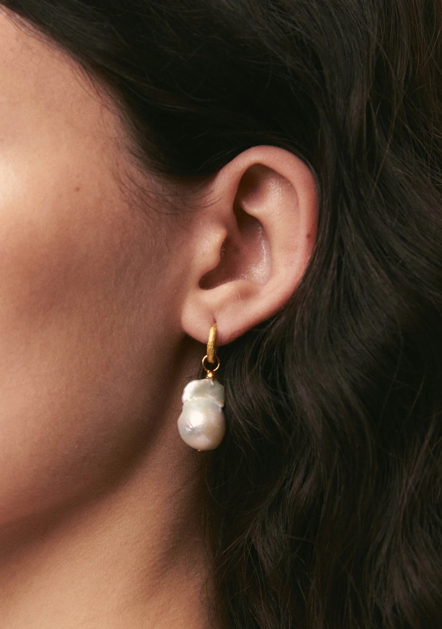 Lolita Pearl Earrings_Gold