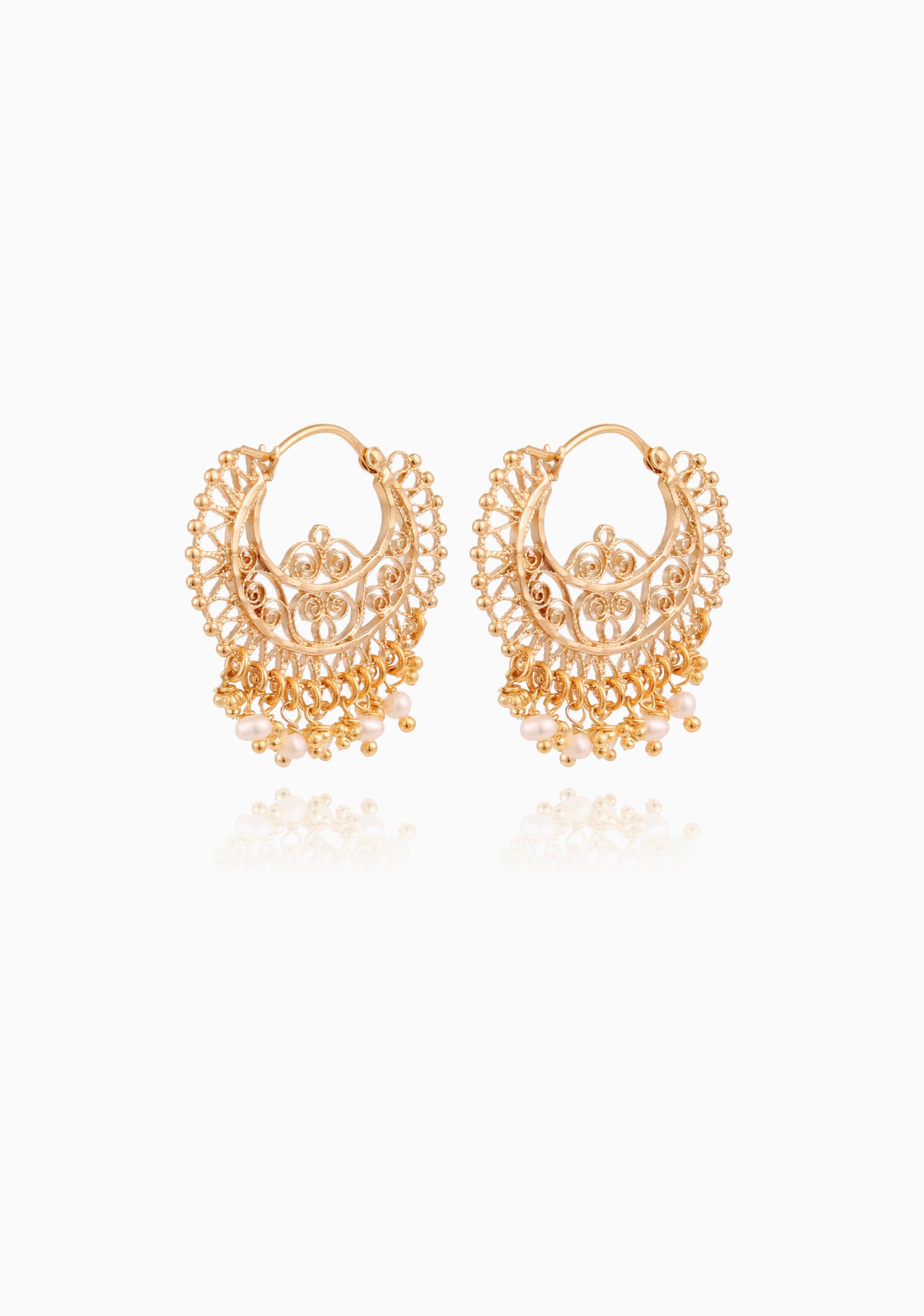 Round earrings store gold design